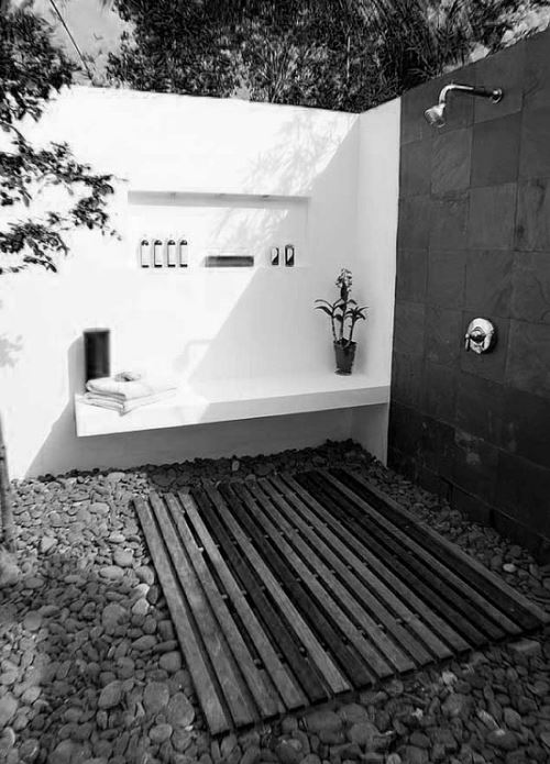 outdoor-bathroom.jpg